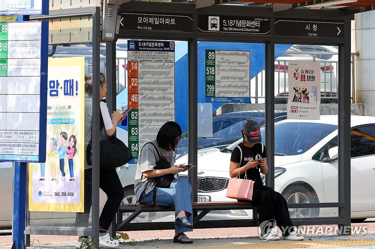 파업 이틀만에 광주 시내버스 노조 내분…한때 차고지 막아
