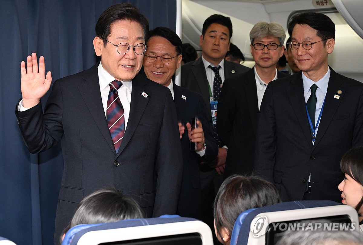 대통령실 "李대통령-여야 회동 시기 조율…당연히 만나야"