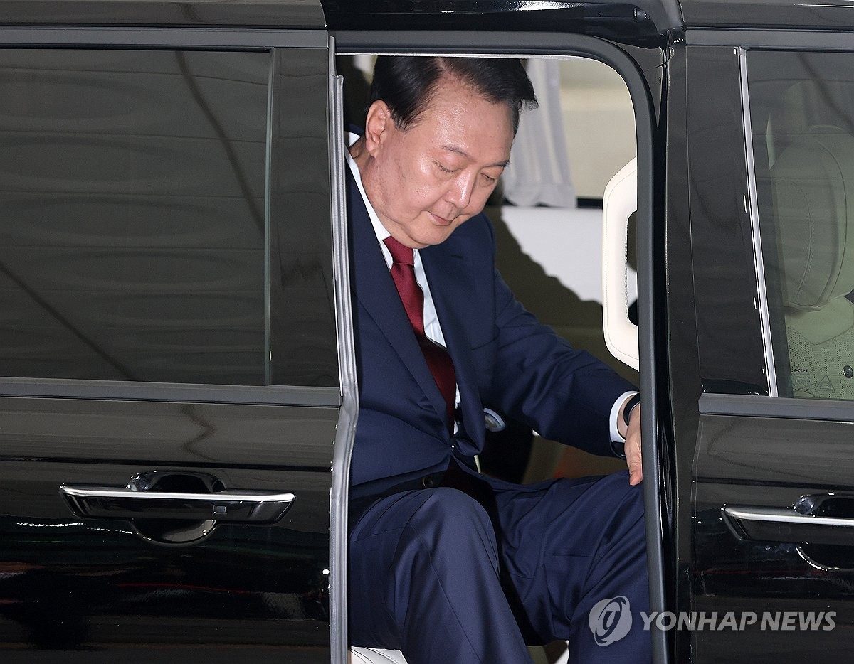 특검 "尹체포저지 조사중단, 검사 다른혐의 조사재개…추가소환"(종합)