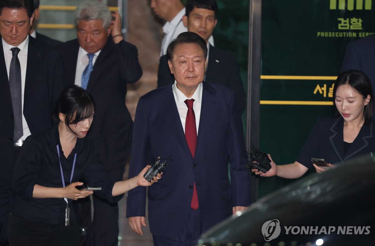 尹측, 30일 예정된 특검 출석 변경요청…"방어권 보장해야"