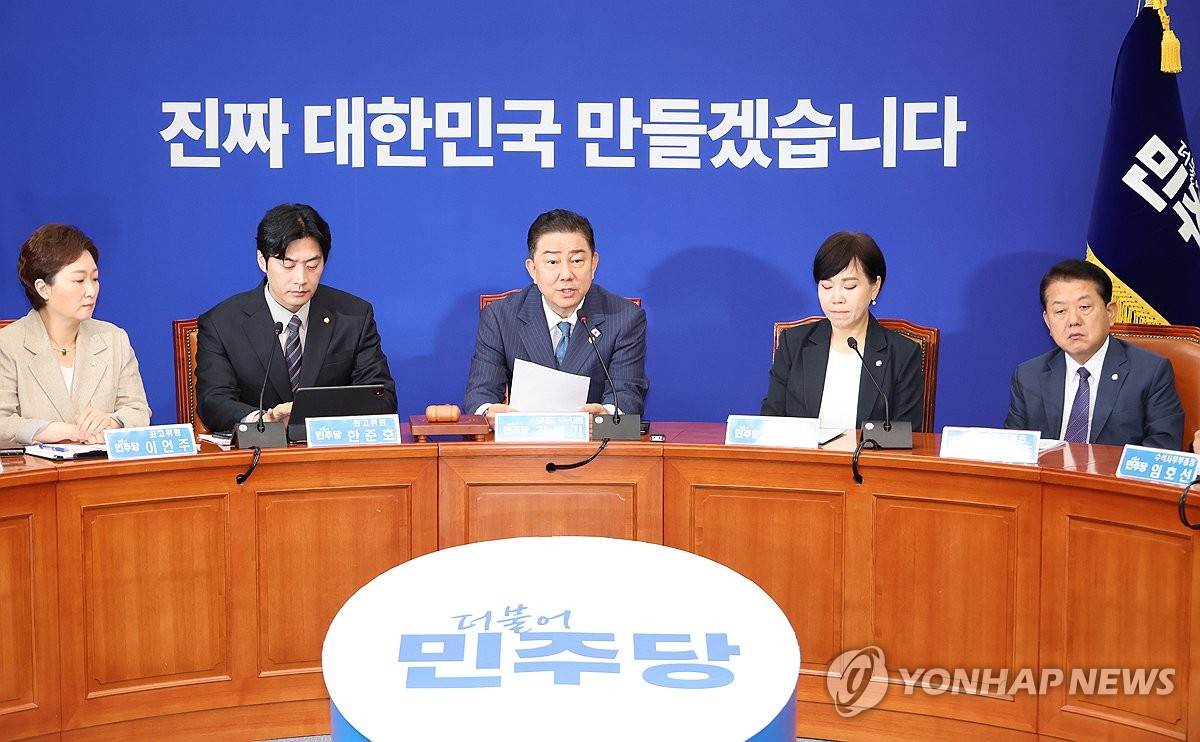 與 "내란수괴 尹, 특혜 요구하며 특검에 생떼…법꾸라지 행태"