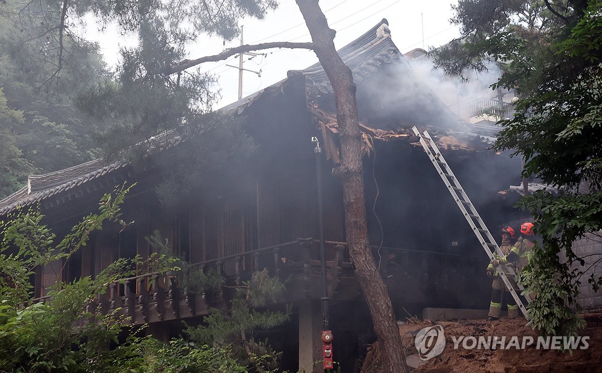 명승 '성북동 별서' 송석정 화재, 4시간여만에 완진(…
