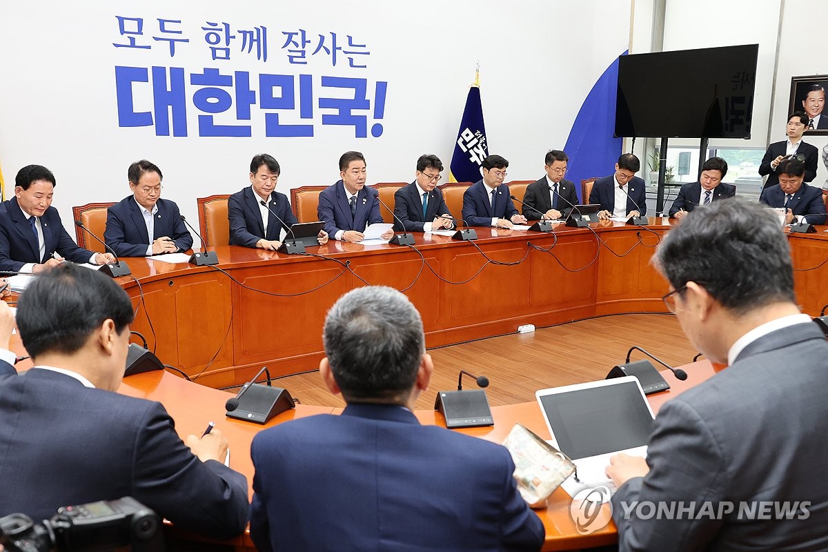 與 "윤석열 소환불응은 국민 향한 조롱…강제수사·구속하…