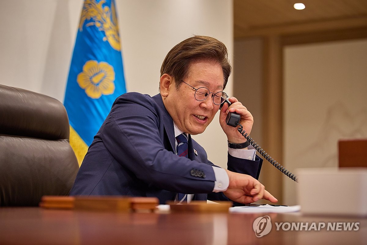 Lee, New Zealand PM agree to deepen economic, defense cooperation
