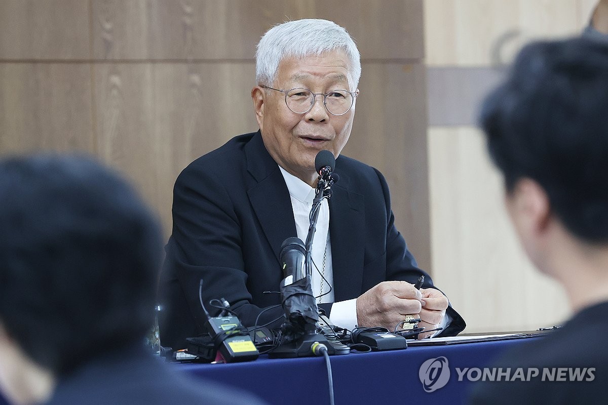 유흥식 추기경, DMZ 방문 추진…유엔사 불허로 무산