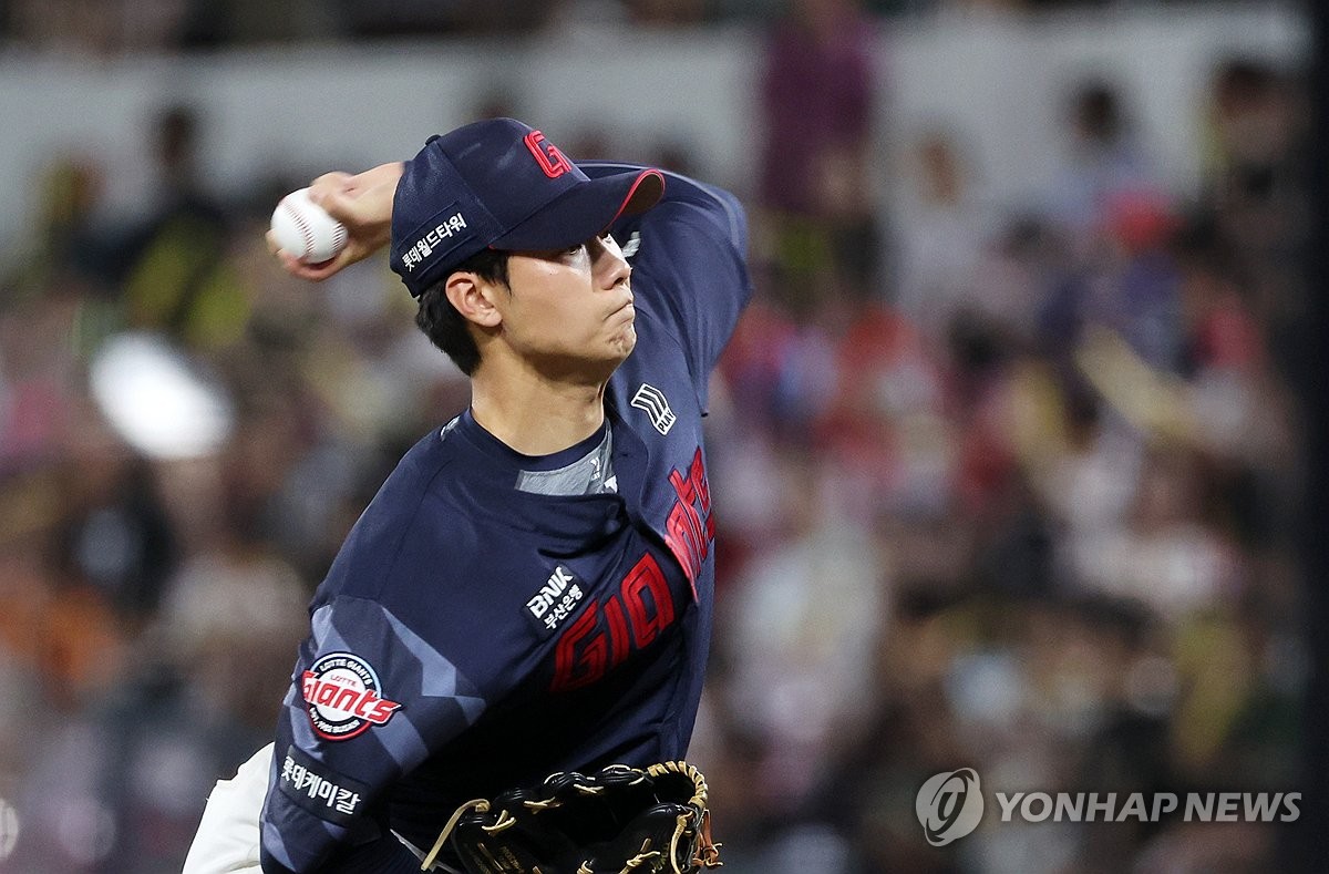 투구하는 홍민기