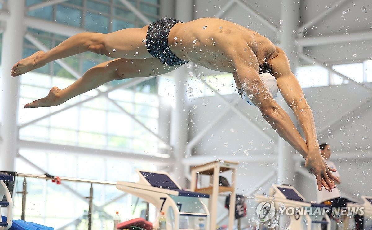 [전국체전] 김영범, 황선우 넘고 수영 남자 100ｍ 자유형 한국新…47초39