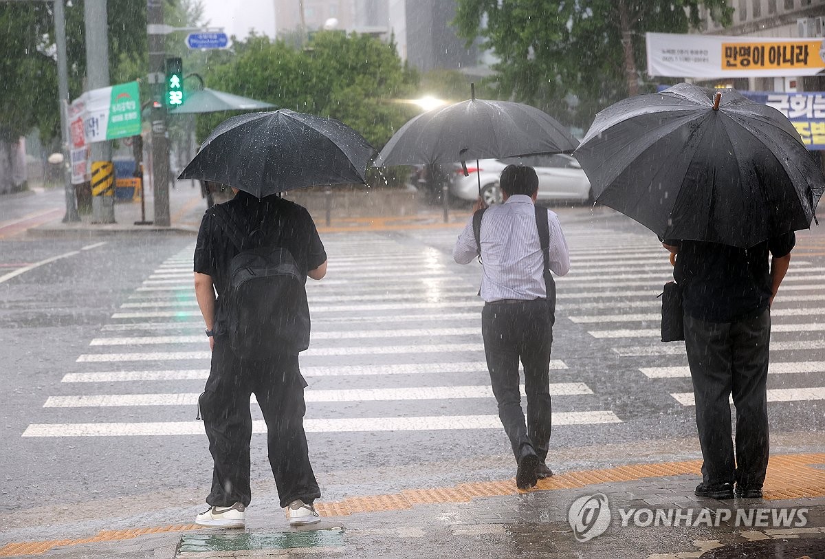 전국 흐리고 가끔 비…강원영동은 시간당 30∼50㎜ 집중호우