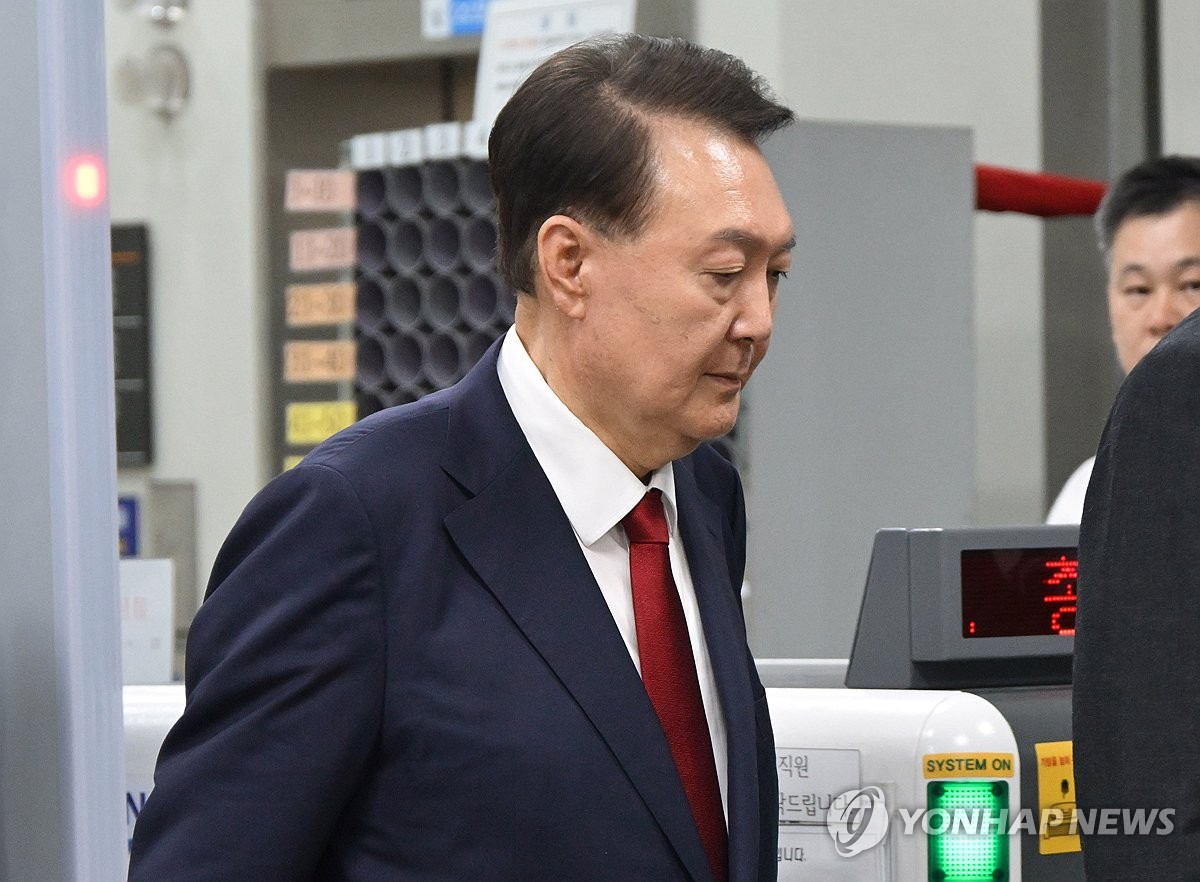 尹, 내란 재판 3주 연속 불출석…특검 "구인영장 발부 요청"