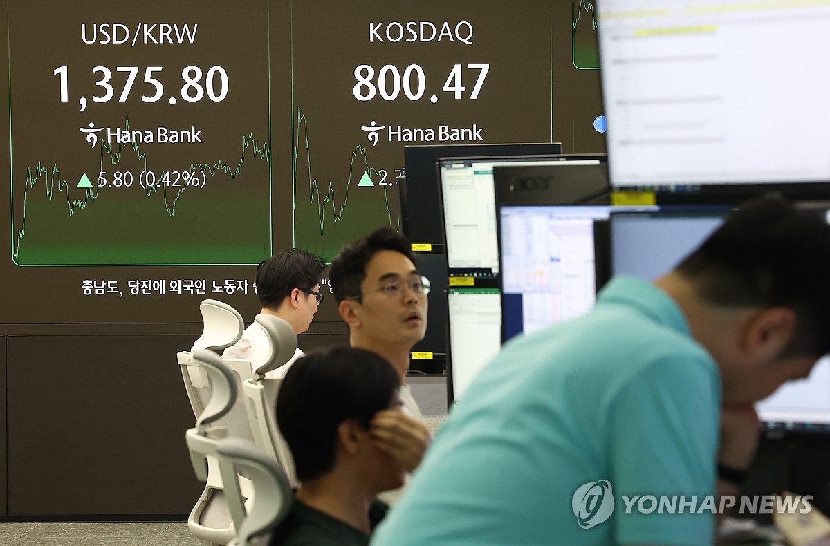 환율, 美 상호관세 압박에 소폭 상승…1,376.7원