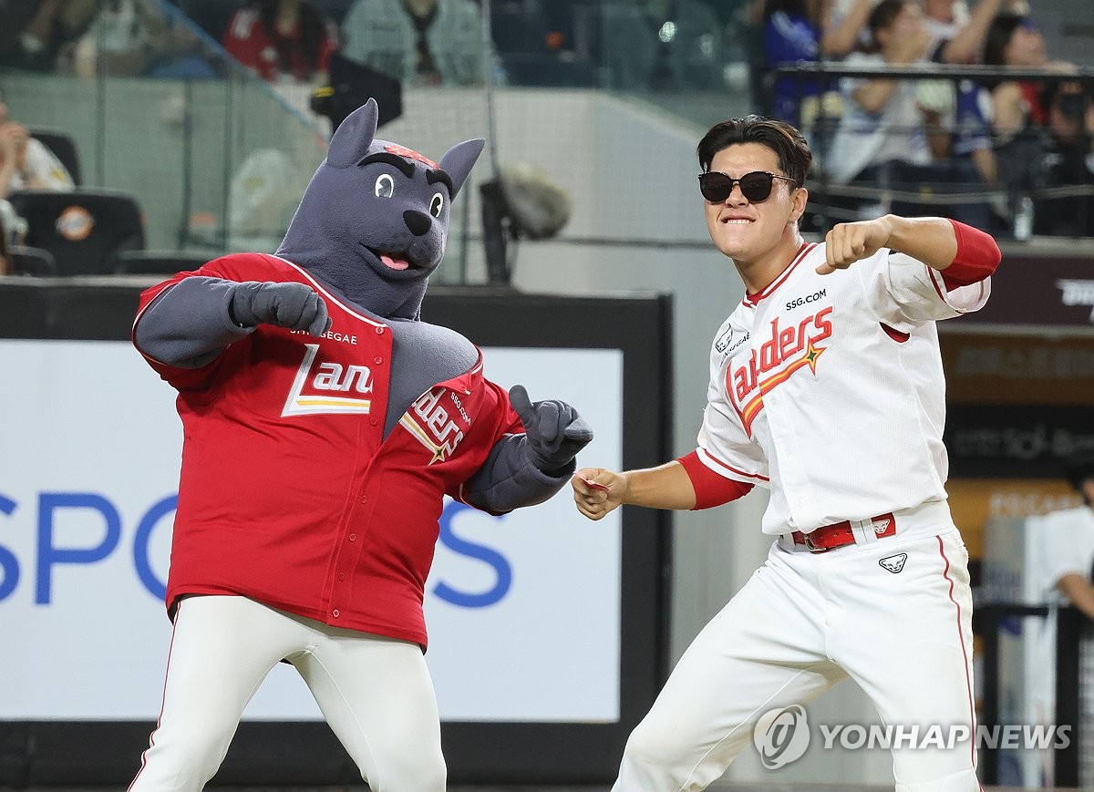 올해 안타 2개가 다 홈런…SSG 신인 이율예 "야구하기 잘했다"