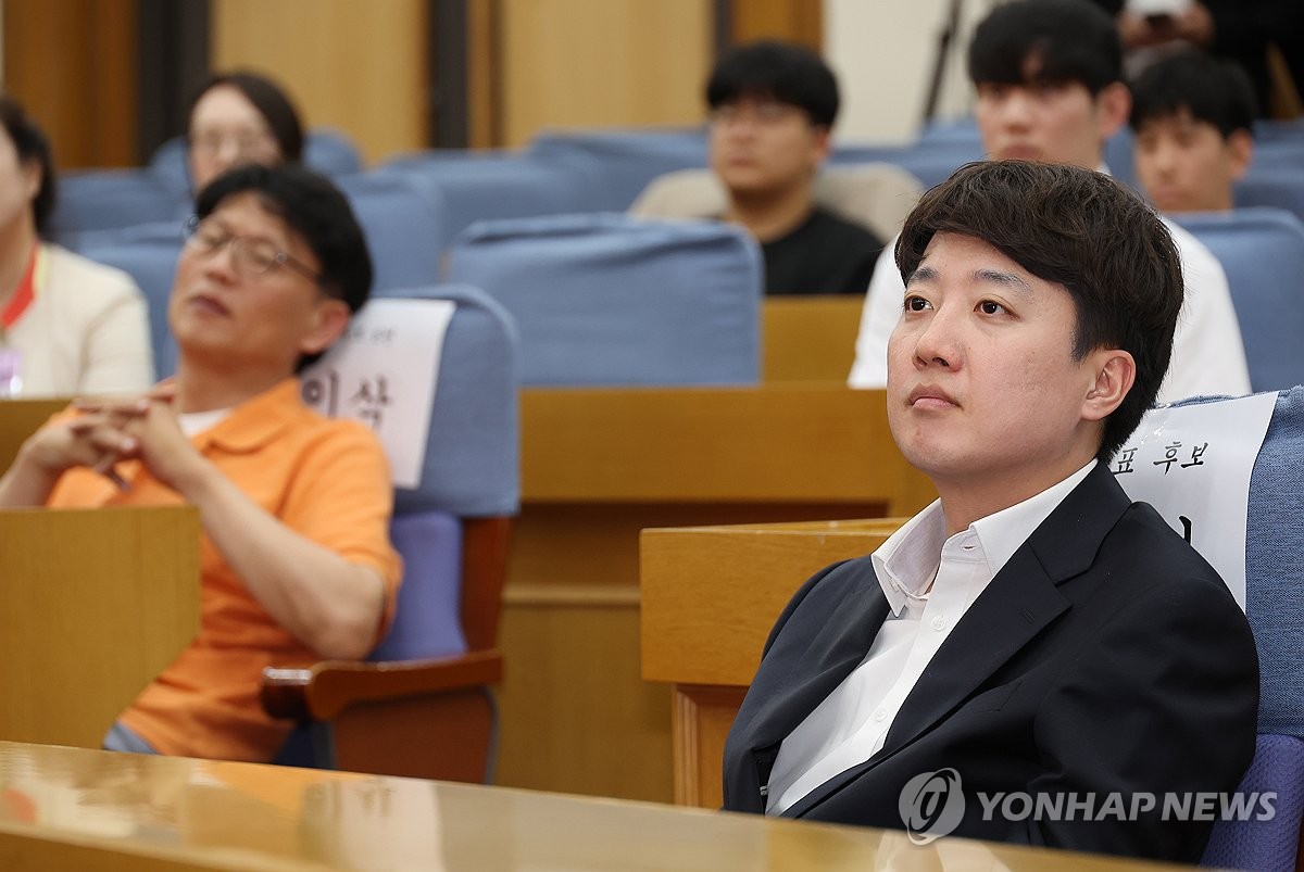 개혁신당 대표 단독출마 이준석 "이념 아닌 실력 정당 …