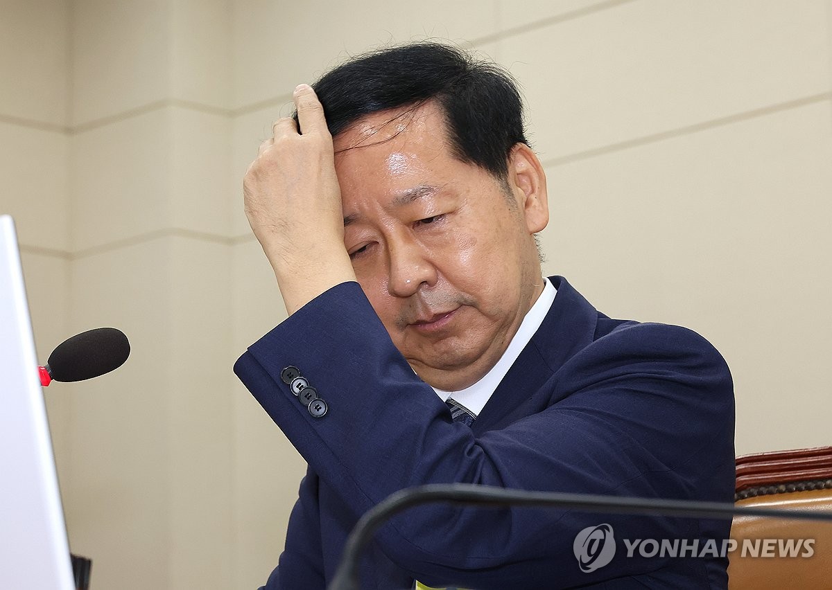 구윤철, 배우자 약사면허 대여 의혹에 "계약 종료토록 …