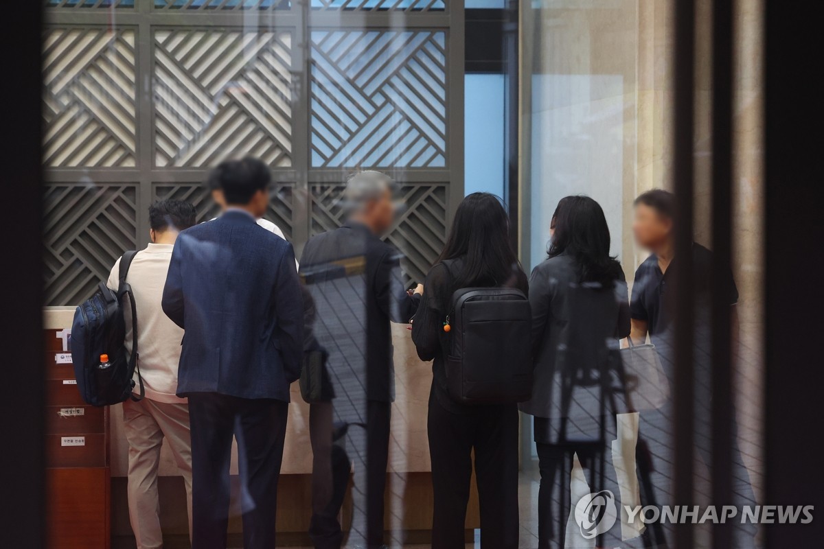 [속보] 김건희특검 "통일교 및 관계자 주거지 등 10여곳 압수수색"