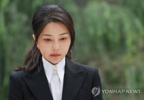 (3rd LD) Ex-first lady says truly sorry for causing concern as she appears for questioning