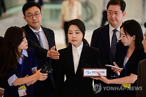  Special counsel requests arrest warrant for ex-first lady