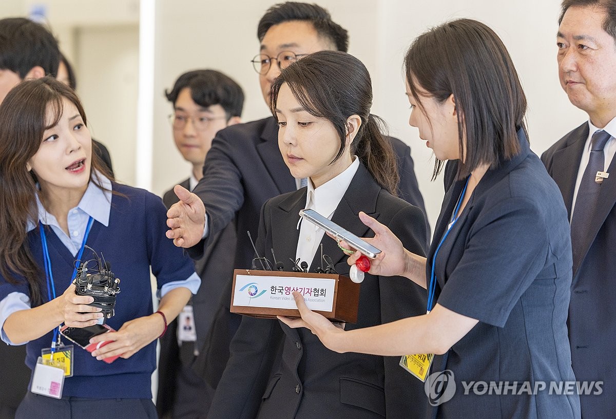 특검, 김건희 오전 조사 종료…도시락 점심 후 오후 1시 재개