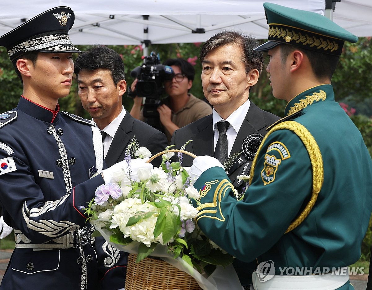 조국, 복당 앞두고 