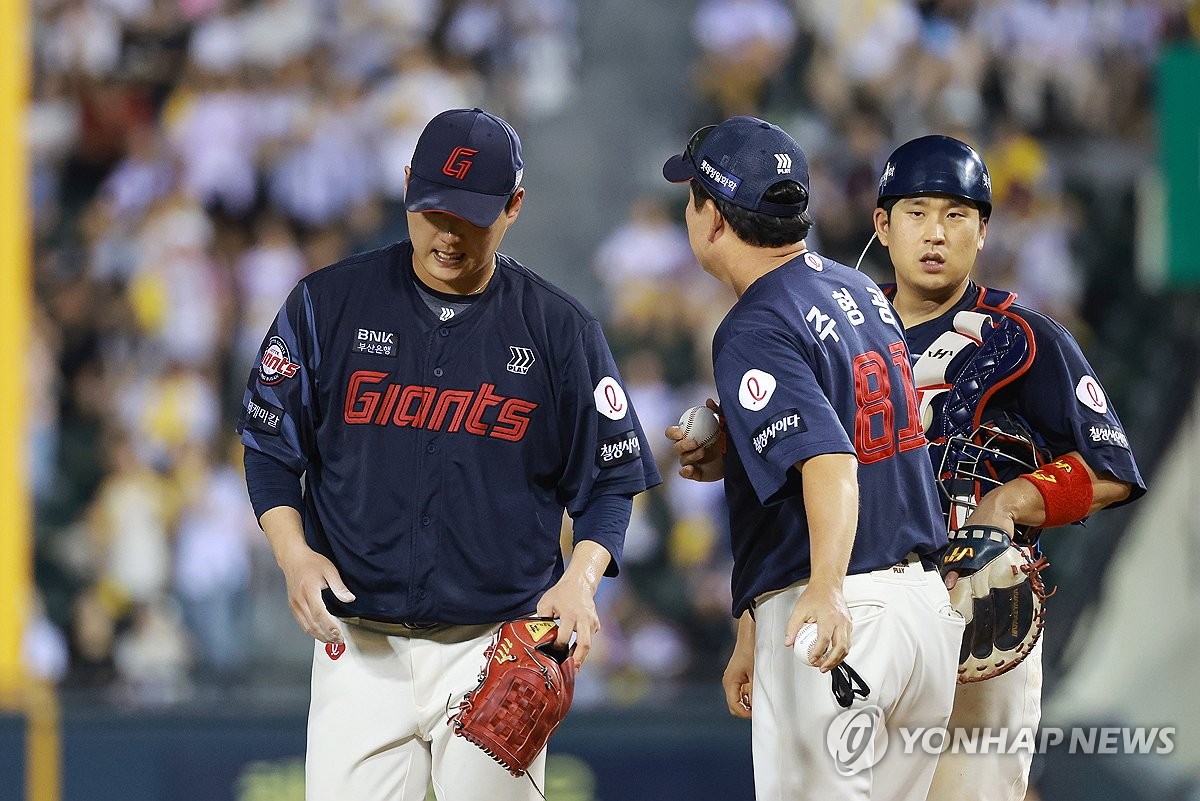 프로야구 롯데, 22년 만에 10연패…LG에 져 순위도 4위로 하락