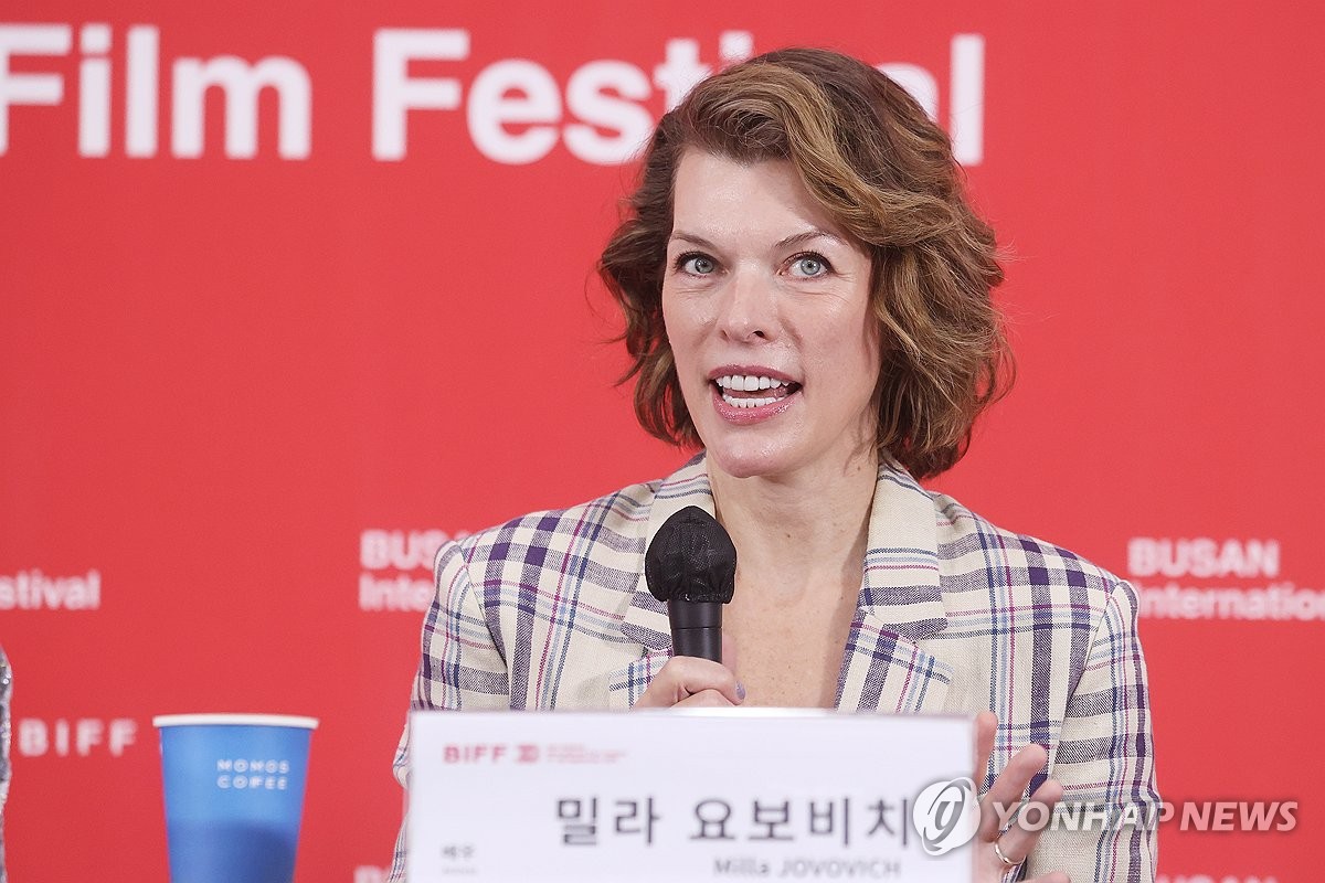 돌아온 전사 밀라 요보비치 미국 내 인신매매 환기하고 싶었다
