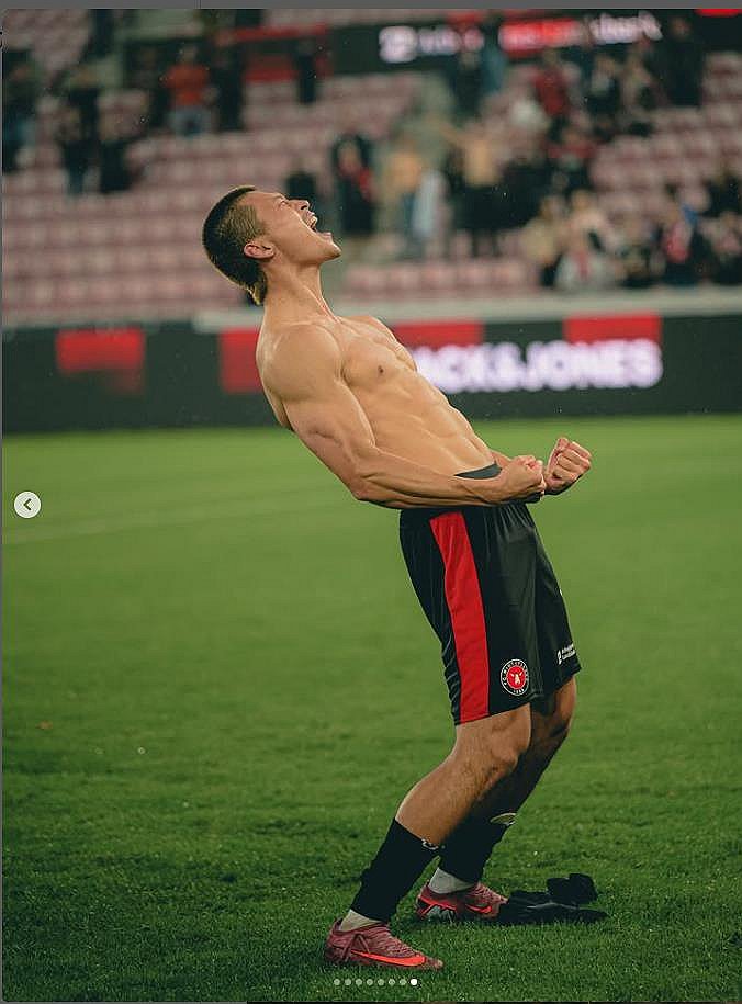 세리머니 하는 축구선수 조규성