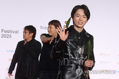 ※ユアム 24日までお取り置き【希少】BTS サイン 釜山ファンミ BTSファン 釜山に集結 | 聯合ニュース