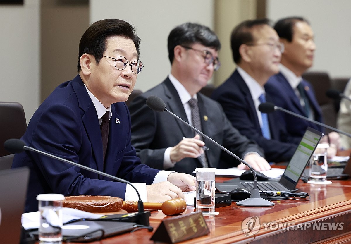 (LEAD) Lee says nationals kidnapped in Cambodia over job scams should be swiftly sent home