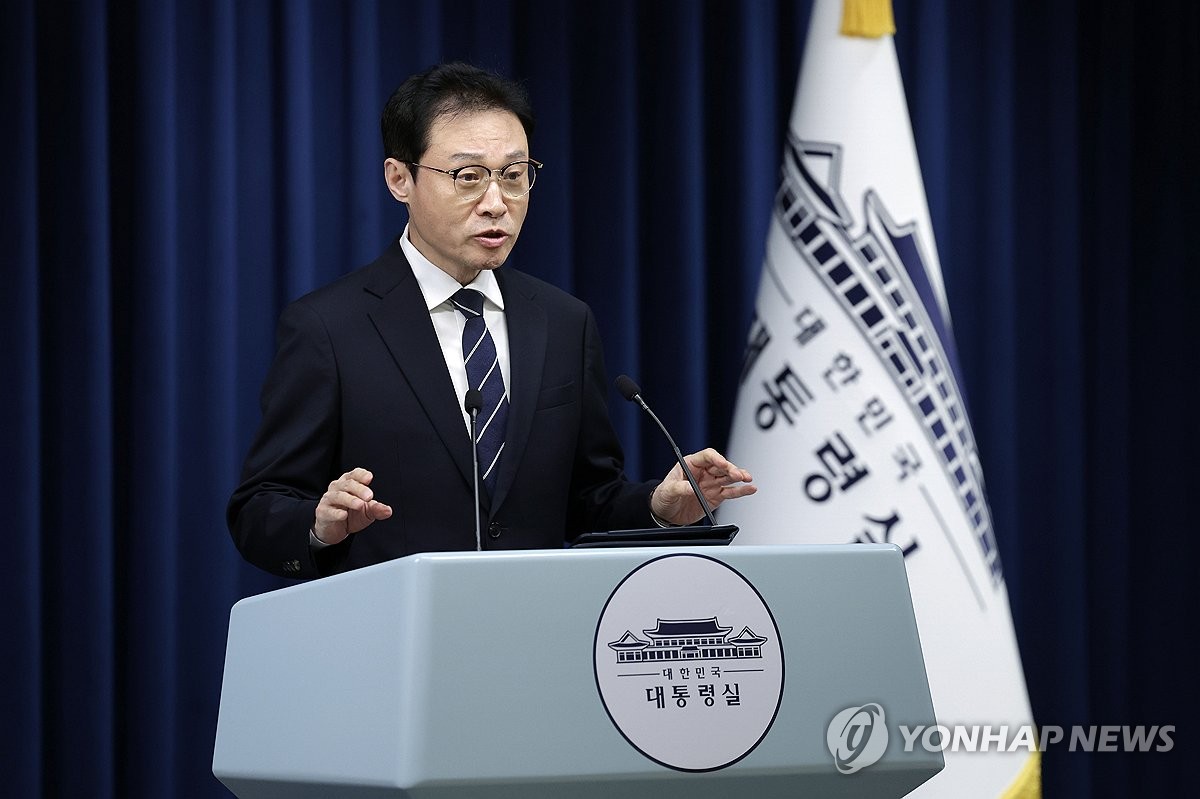 이규연 홍보수석, 동남아 불법 구인광고 삭제 브리핑