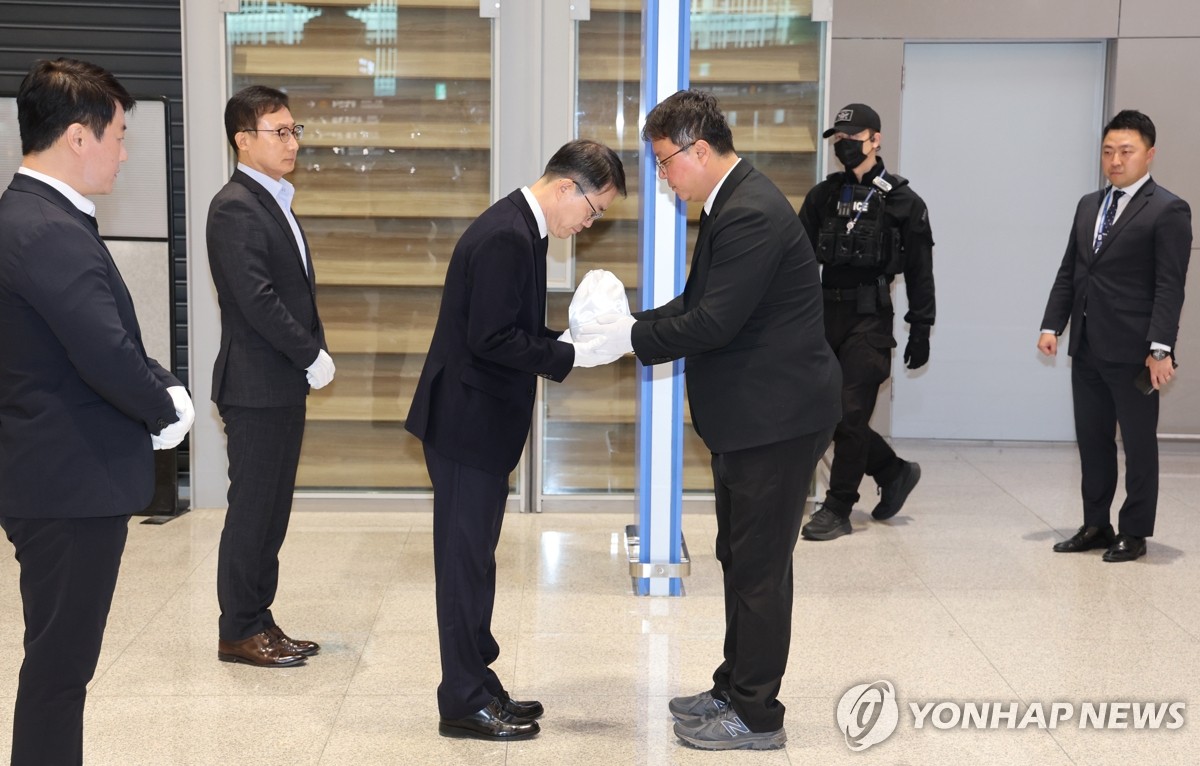 (2nd LD) Remains of late S. Korean student tortured to death in Cambodia returned to family