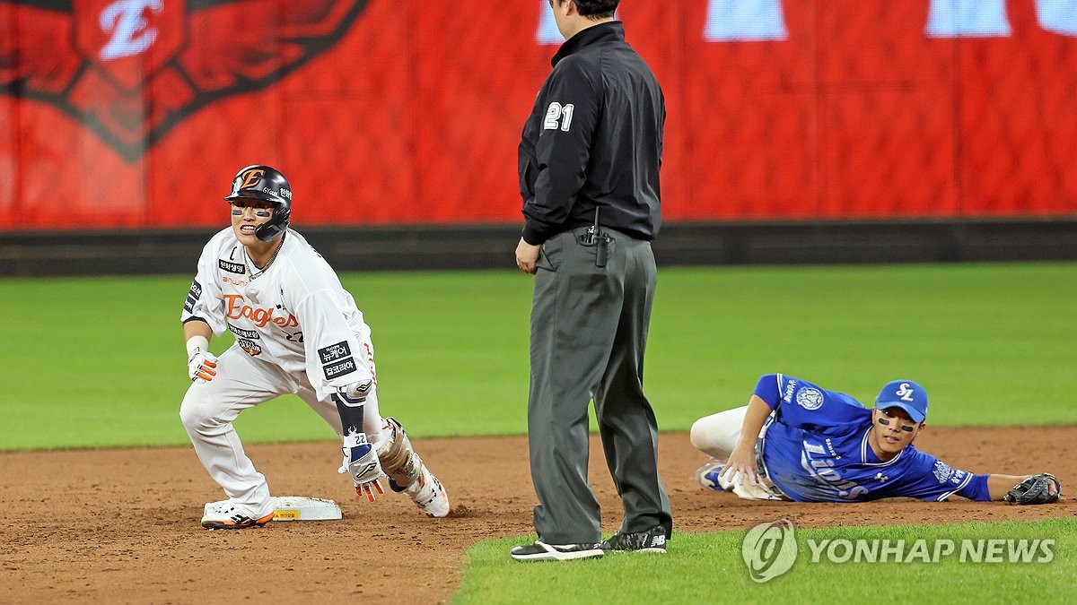 포스트시즌 11경기에 지친 사자군단…실책 3개로 가을과 작별