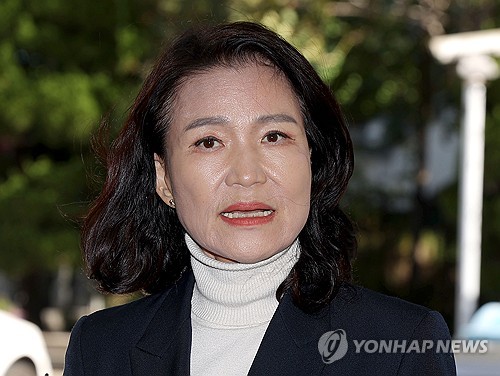 조사 마친 경찰, 이진숙 불구속 송치할 듯…李측은 고발 예고