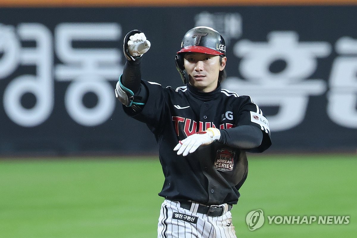 육성선수에서 우승 주역으로…신민재 "KS, 실수 없이 끝내 만족"