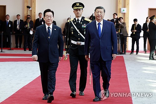 (أبيك 2025) «لي» يتطلع إلى تعزيز التواصل الاستراتيجي مع الصين لاستئناف الحوار مع كوريا الشمالية