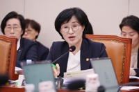 성평등장관, '위안부 문제 불가역적 해결' 일본 입장 "부적절"