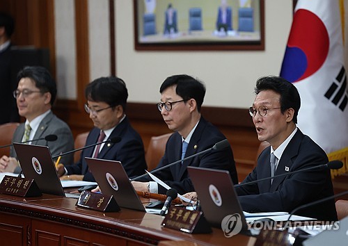 金총리 %22헌법존중 TF 불가피한 조치…과하지도 덜하지도 않게%22