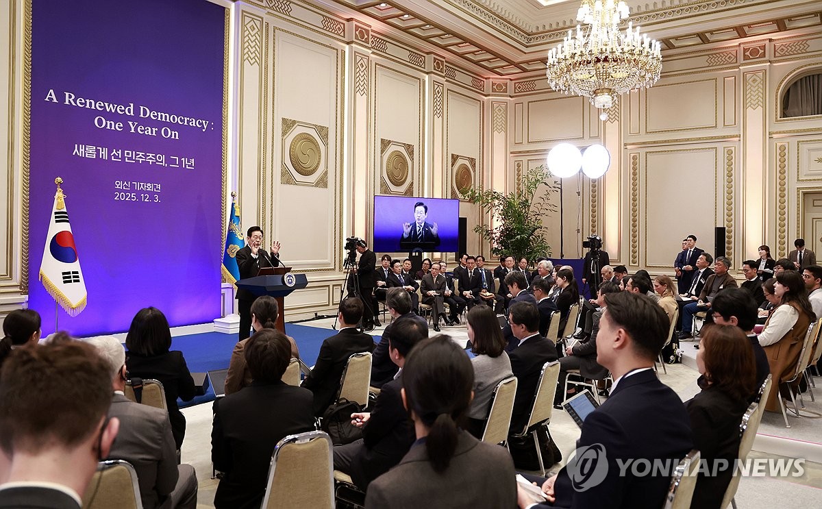 '새롭게 선 민주주의, 그 1년' 외신 기자회견