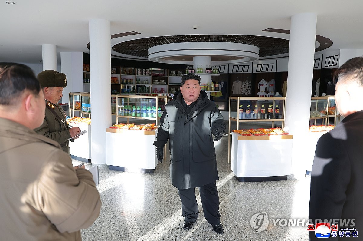 (LEAD) N. Korea's Kim inspects regional factories ahead of official opening