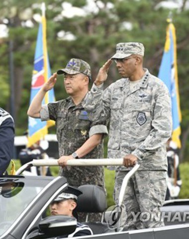 미태평양공군사령관 "폭격기 한반도 상공 비행 중단…한국 요청"