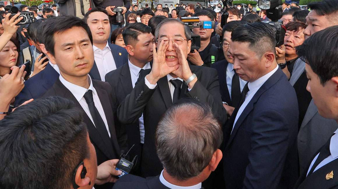 "저도 호남 사람"…5·18묘역 참배길 막히자 호소하는 한 전 총리