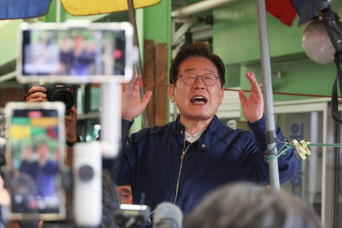 이재명 "싸울 때는 싸워야"…파기환송에 현장행보로 돌파구