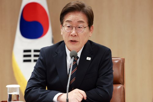 李대통령 "소모적 남북 적대행위 중단…대화채널부터 빨리 복구"
