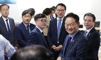 당정 "민생회복 전국민 지급·취약층 추가…코로나 부채탕감"