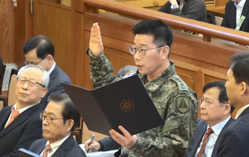 군, 계엄 때 '위법·부당 명령' 불이행 장병 포상 추진 논란