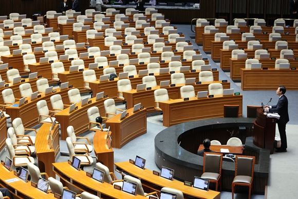 "열흘만에 정부조직개편 졸속"·"국정 출발점"…여야 필버 격돌