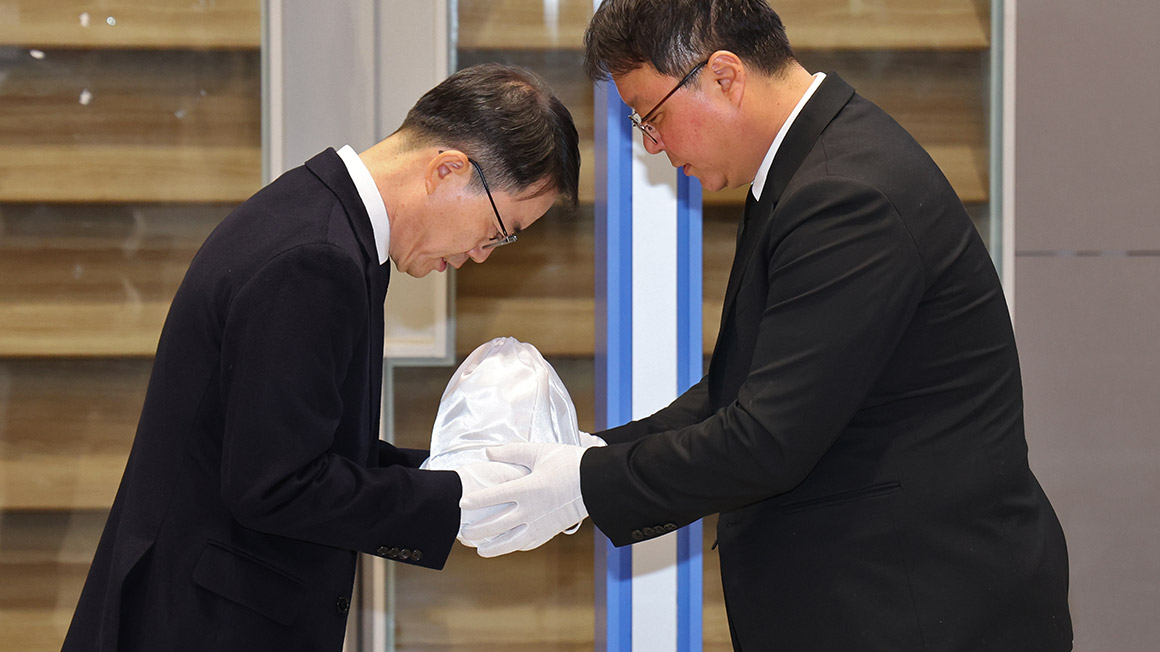 고국으로 돌아온 캄보디아 사망 대학생 유해…인천국제공항