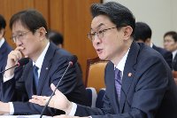 이억원 "갭투자 무겁게 받아들여", 이찬진 "아파트 한 채 내놔"